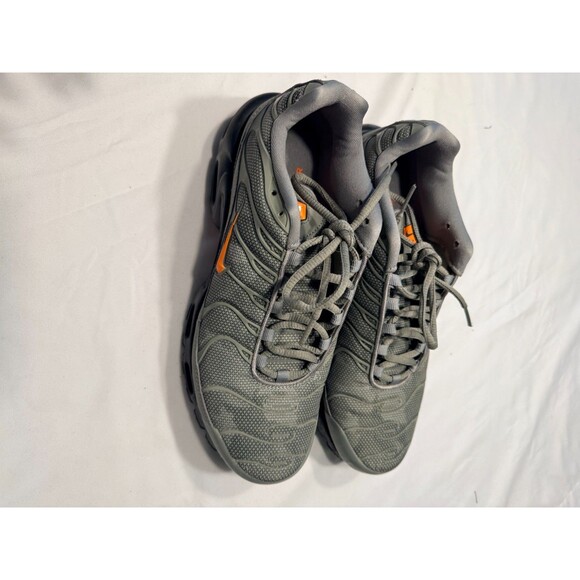 MENS SIZE 9 NIKE  AIRMAX PLUS  GRAY - Picture 1 of 5